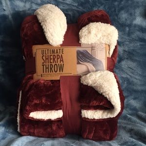 **SOLD** BNWT Ultimate Sherpa Throw